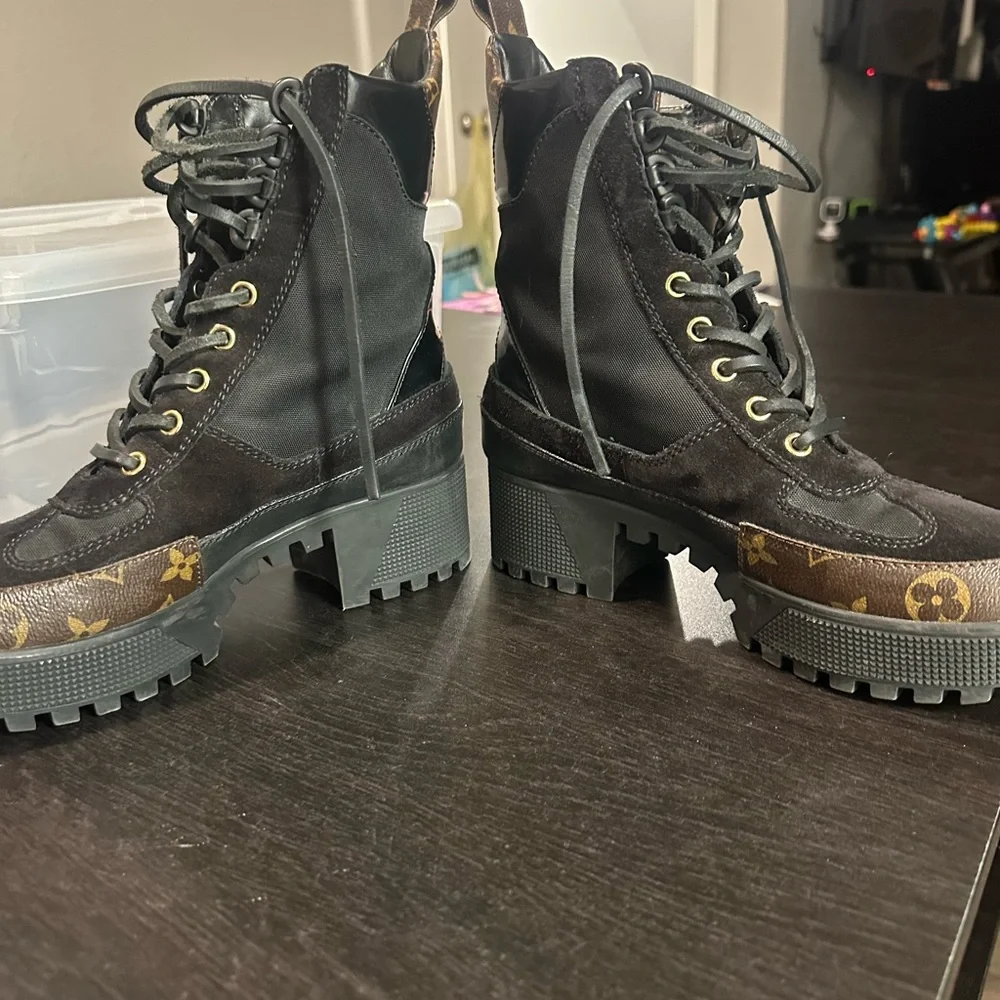 Louis Vuitton Black Suede and Monogram Lace-Up Platform Desert Laureate Boots - Picture 5 of 9